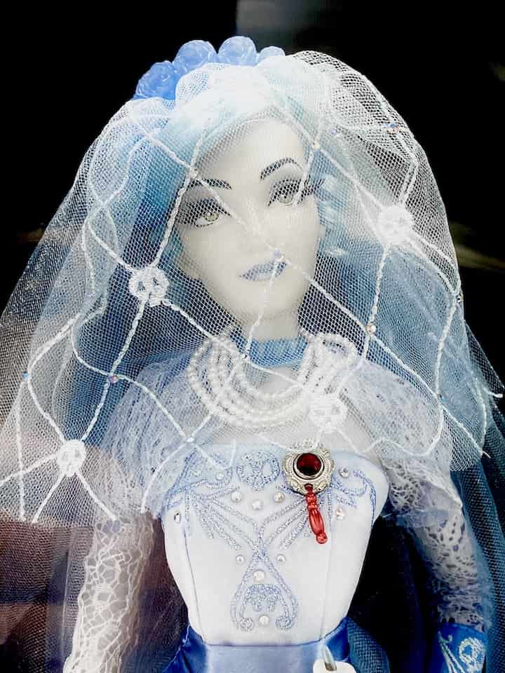 Haunted Mansion Doll Disney Constance Hatchaway Bride Limited Edition Front Brooch